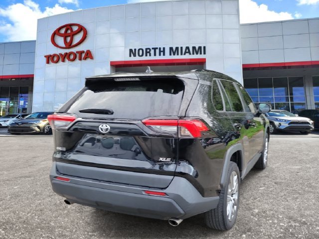 Used 2023 Toyota RAV4 XLE Premium FWD image 4