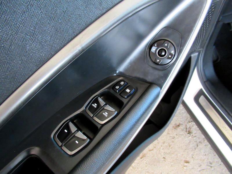 Used 2017 Hyundai Santa Fe Limited image 26