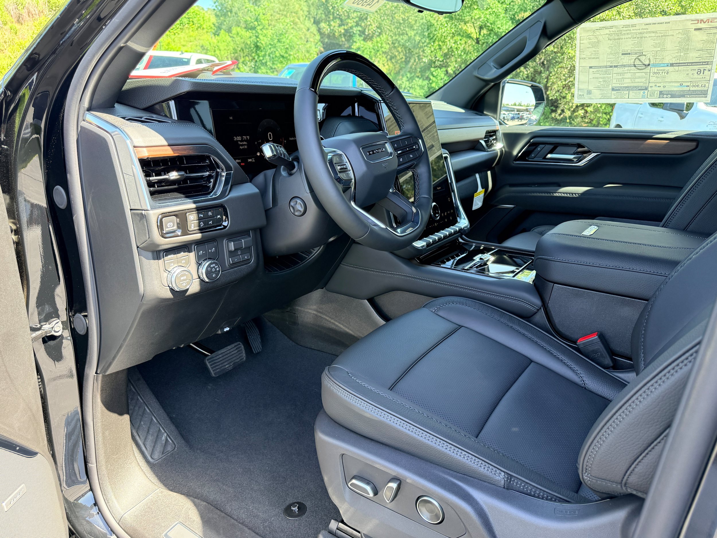 New 2026 GMC Yukon Denali w/ Denali Reserve Package AWD/4WD image 11