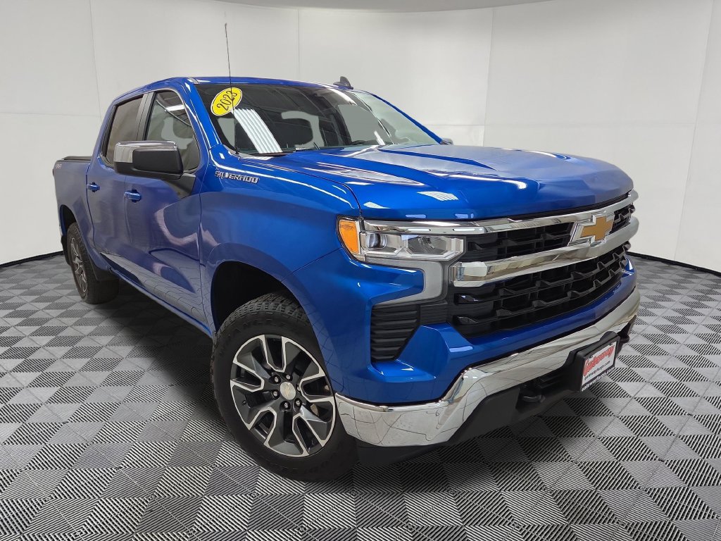 Used 2023 Chevrolet Silverado 1500 LT w/ Protection Package AWD/4WD image 3