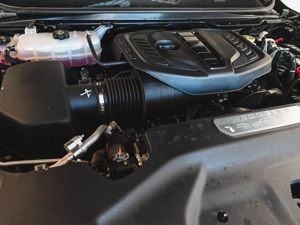 Used 2025 Jeep Wagoneer 4WD image 39