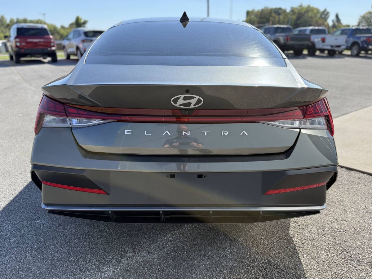 Used 2024 Hyundai Elantra SEL w/ Convenience Package image 4