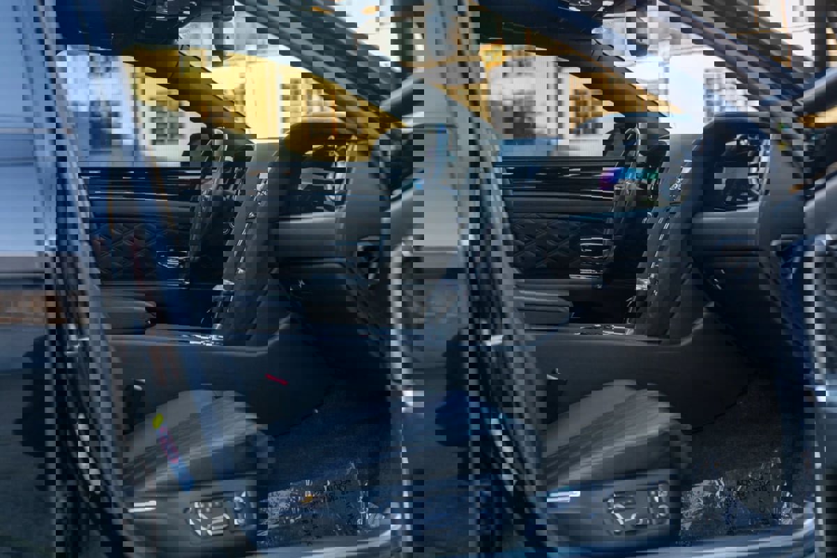 Used 2015 Bentley Flying Spur V8 image 48