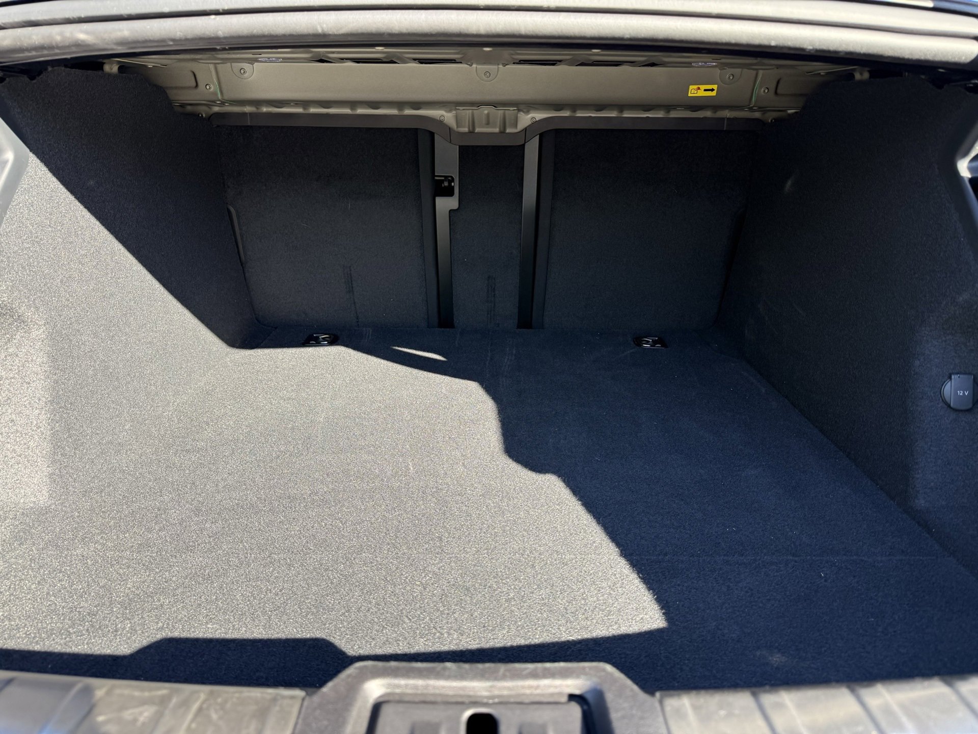 Used 2025 Porsche Taycan image 35