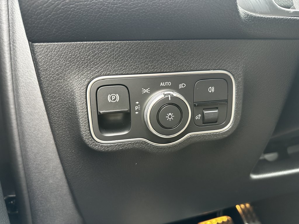 Certified 2025 Mercedes-Benz GLB 250 image 36