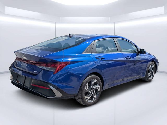 Used 2024 Hyundai Elantra Limited FWD image 3