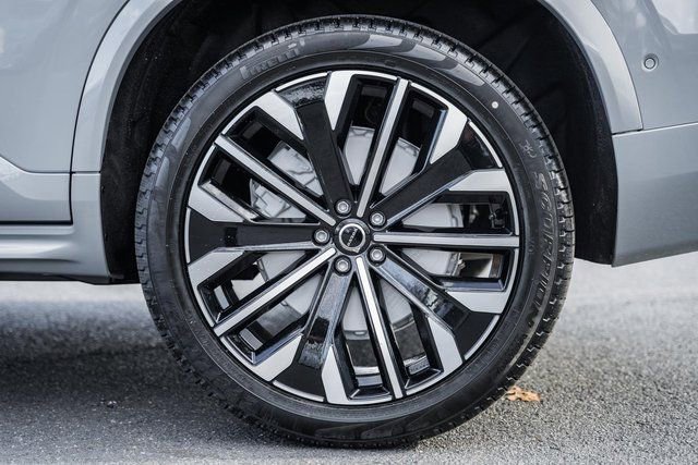 New 2026 Volvo XC90 B6 Ultra w/ Protection Package image 18