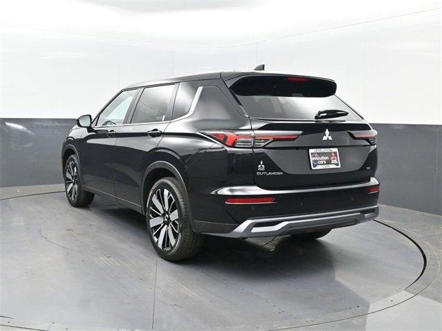 New 2025 Mitsubishi Outlander SE image 3