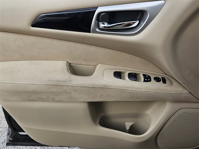 Used 2013 Nissan Pathfinder S image 29