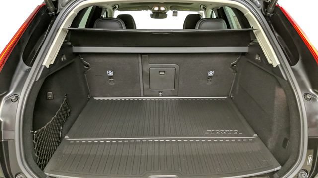 Certified 2023 Volvo XC60 T8 Plus AWD/4WD image 45