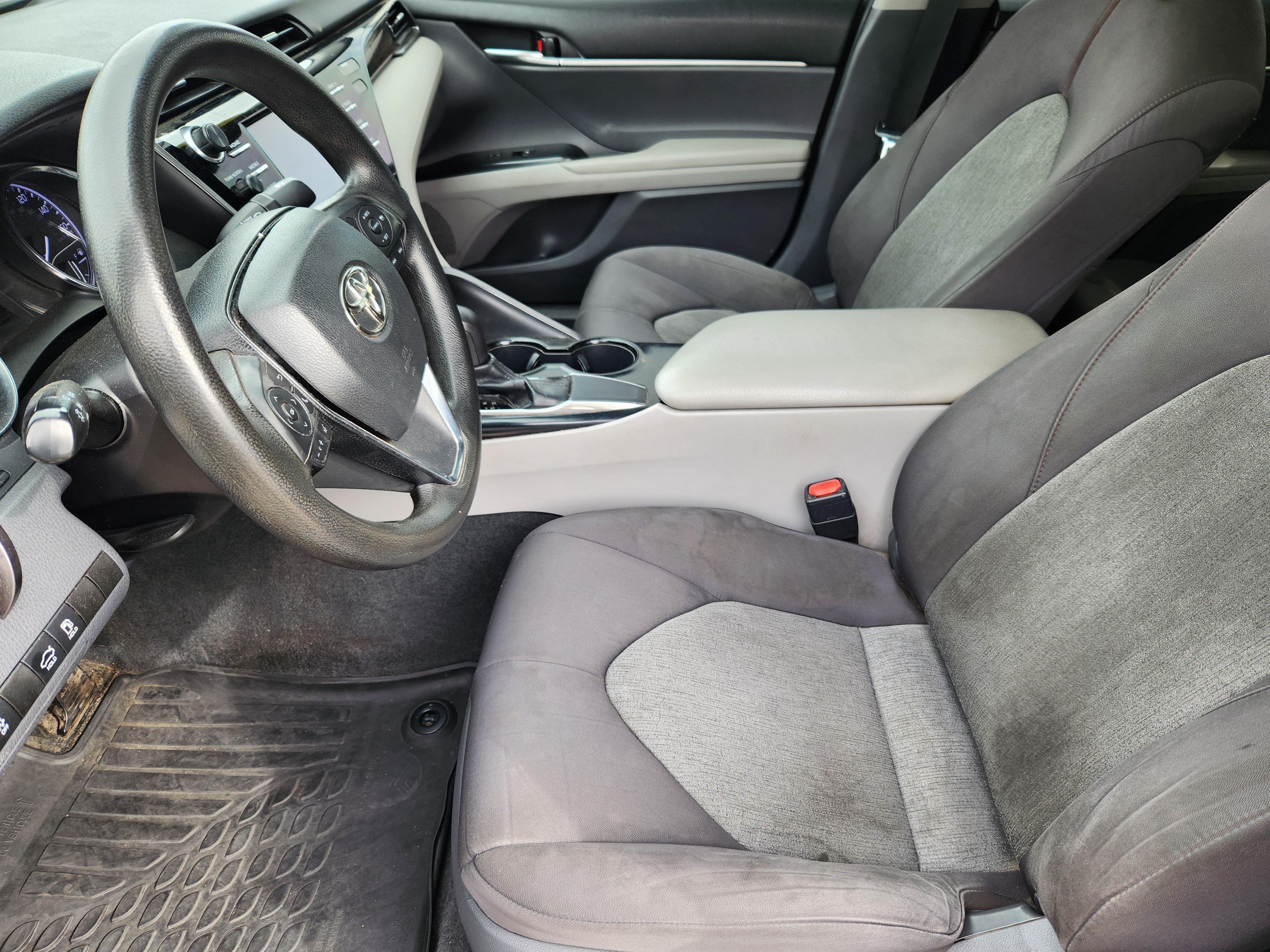 Used 2019 Toyota Camry LE FWD image 9