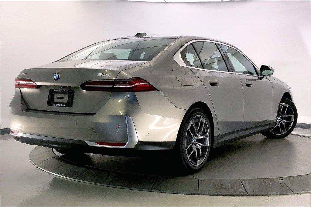 Certified 2026 BMW 530i xDrive w/ Premium Package AWD/4WD image 12