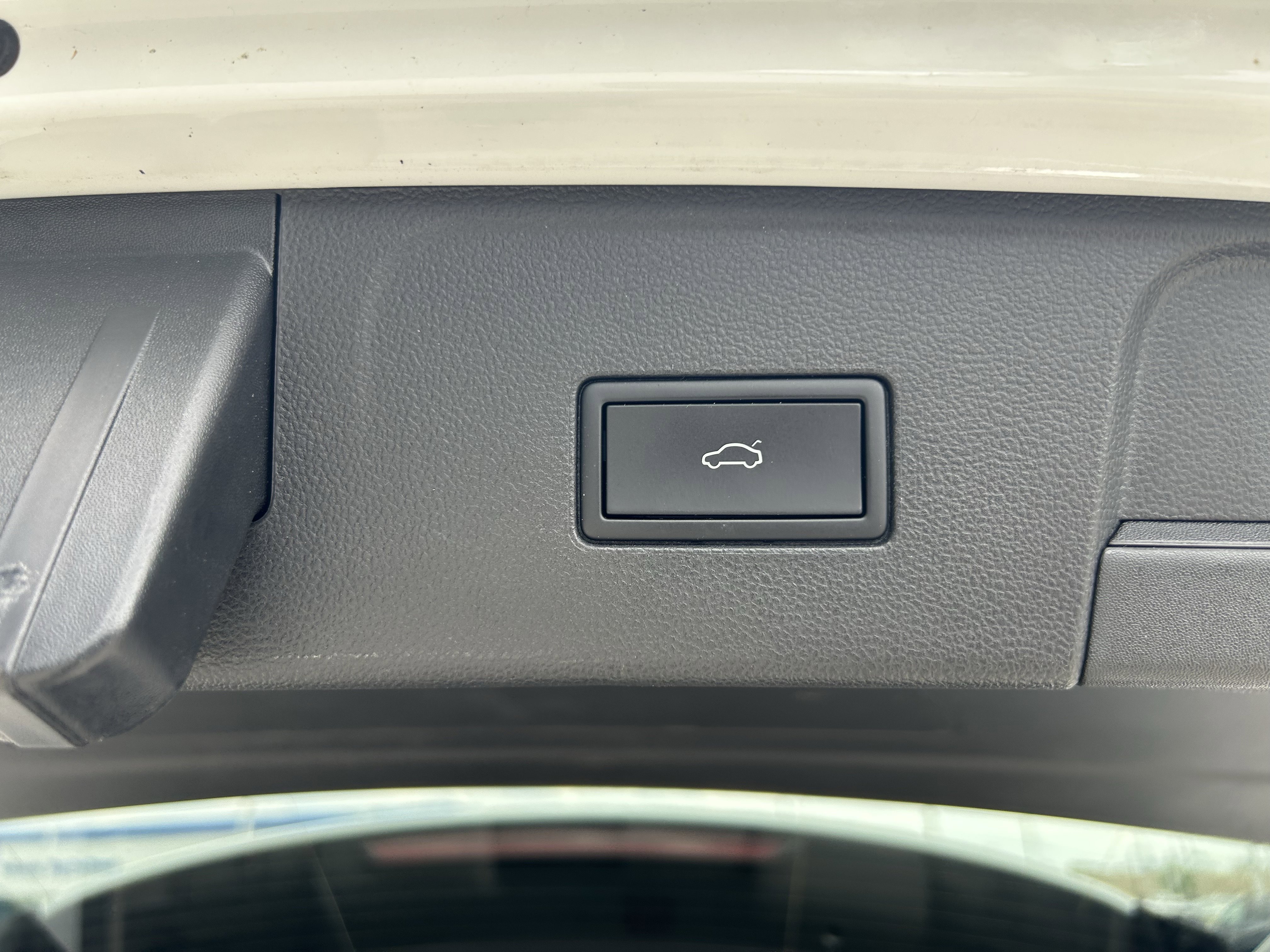 Used 2024 Volkswagen Atlas SEL Premium R-Line image 30