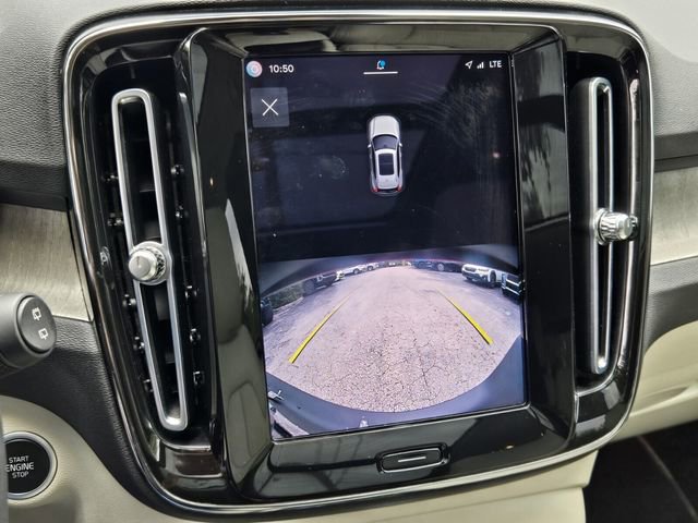 Used 2023 Volvo XC40 B5 Plus image 24