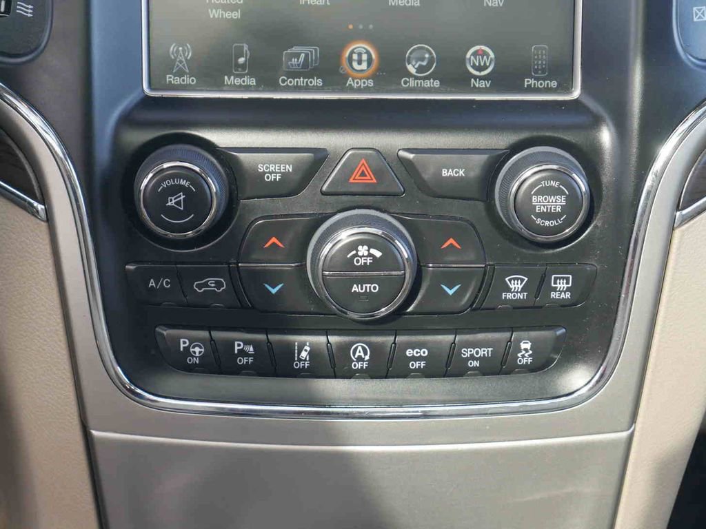 Used 2017 Jeep Grand Cherokee Overland w/ Jeep Active Safety Group image 6