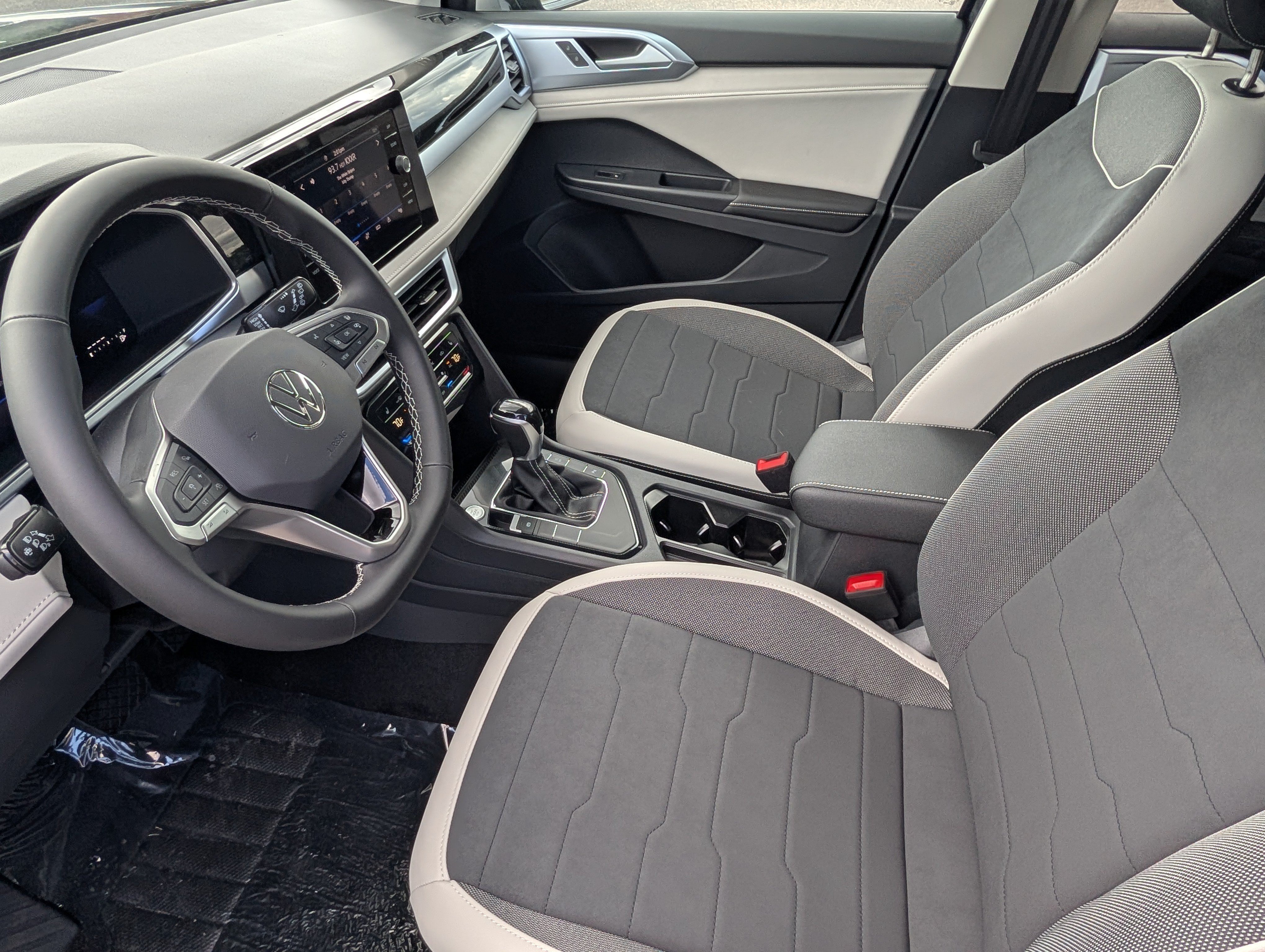 New 2026 Volkswagen Taos SE FWD image 6