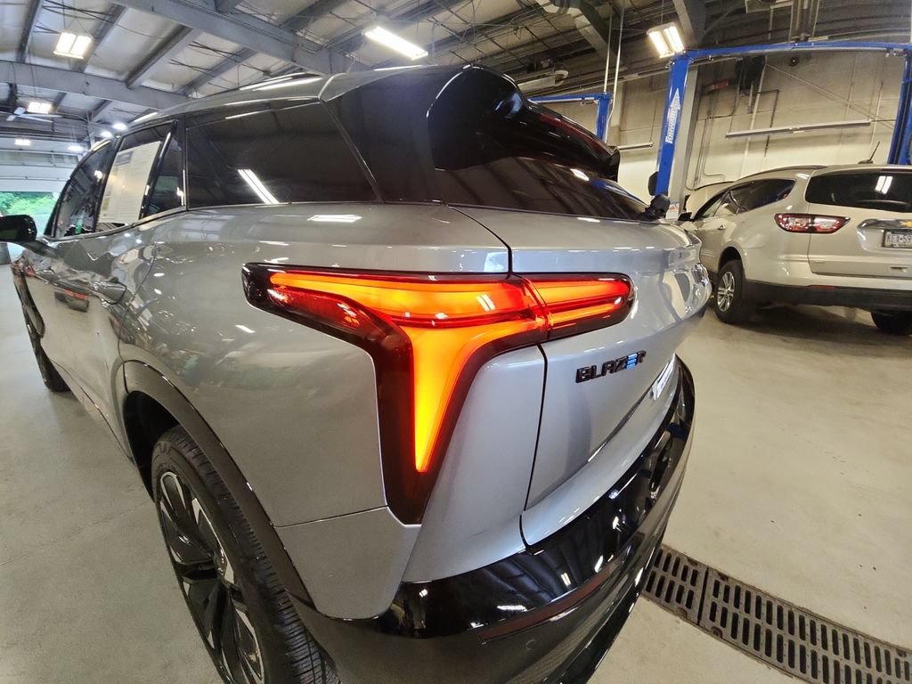 Certified 2024 Chevrolet Blazer EV RS AWD/4WD image 31