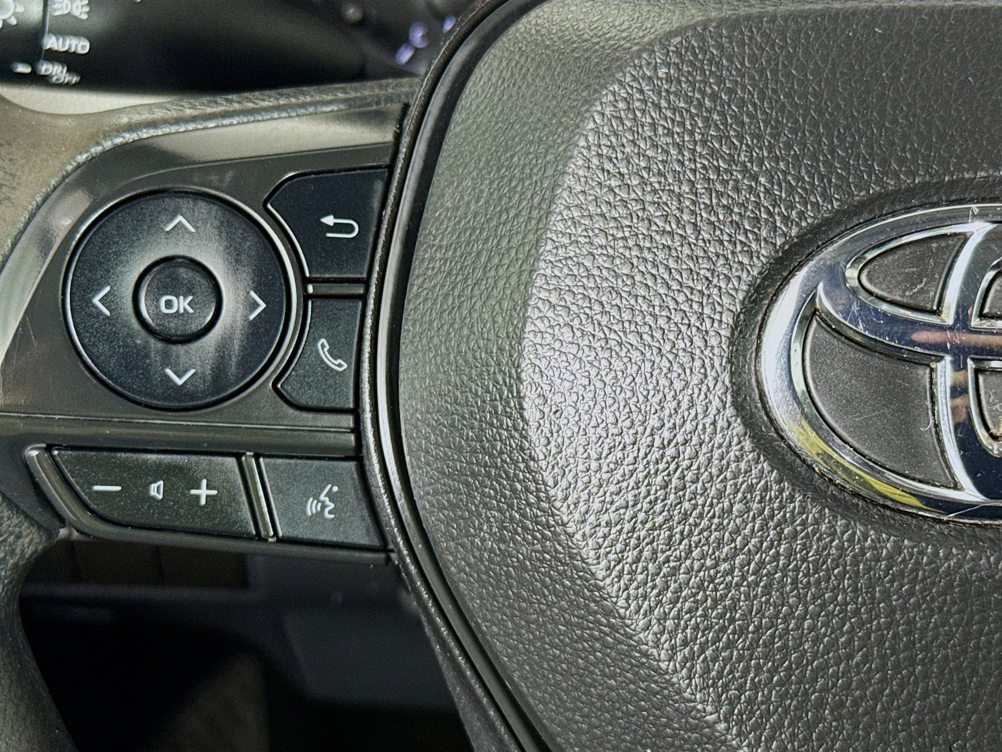 Used 2024 Toyota Corolla LE FWD image 13