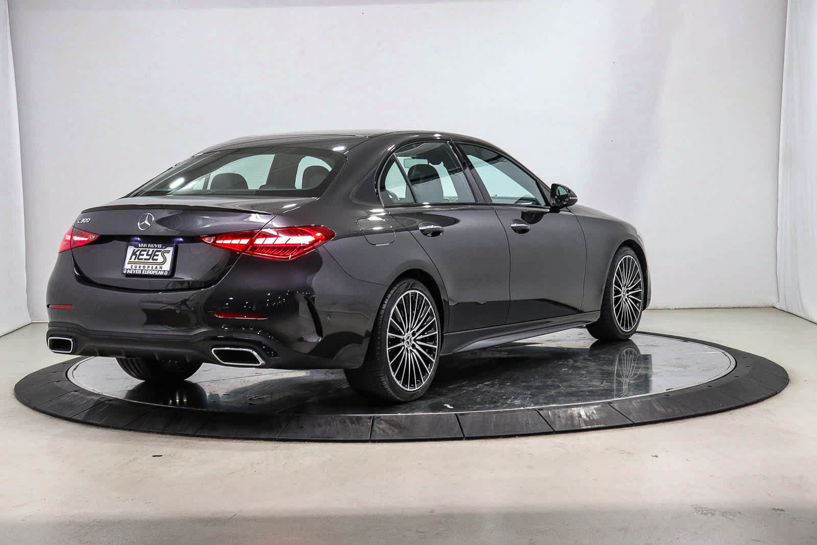 Used 2023 Mercedes-Benz C 300 Sedan image 4
