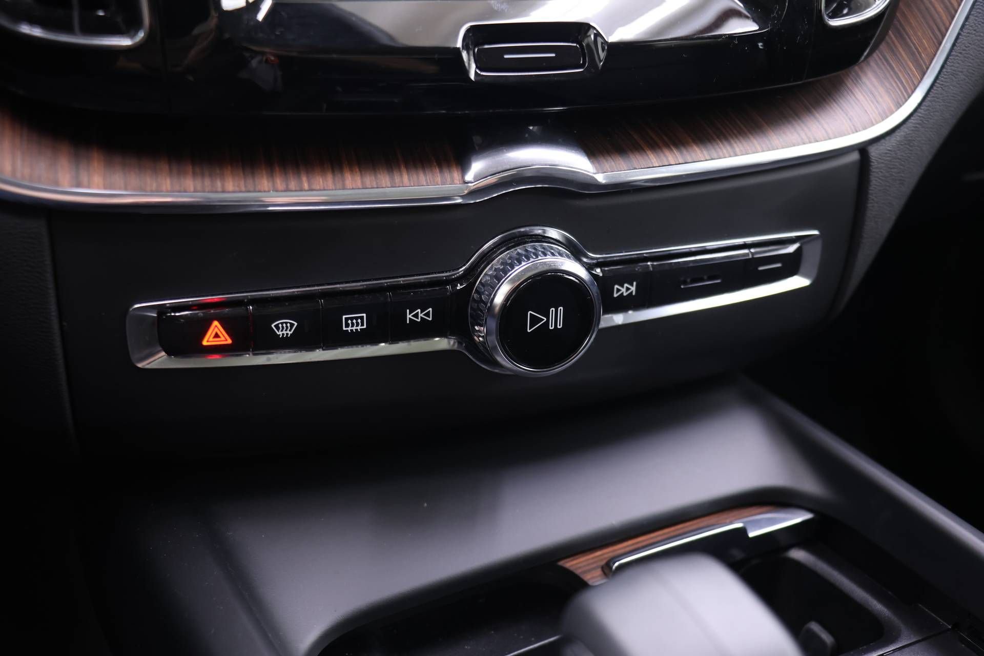 Certified 2023 Volvo XC60 B5 Plus image 9