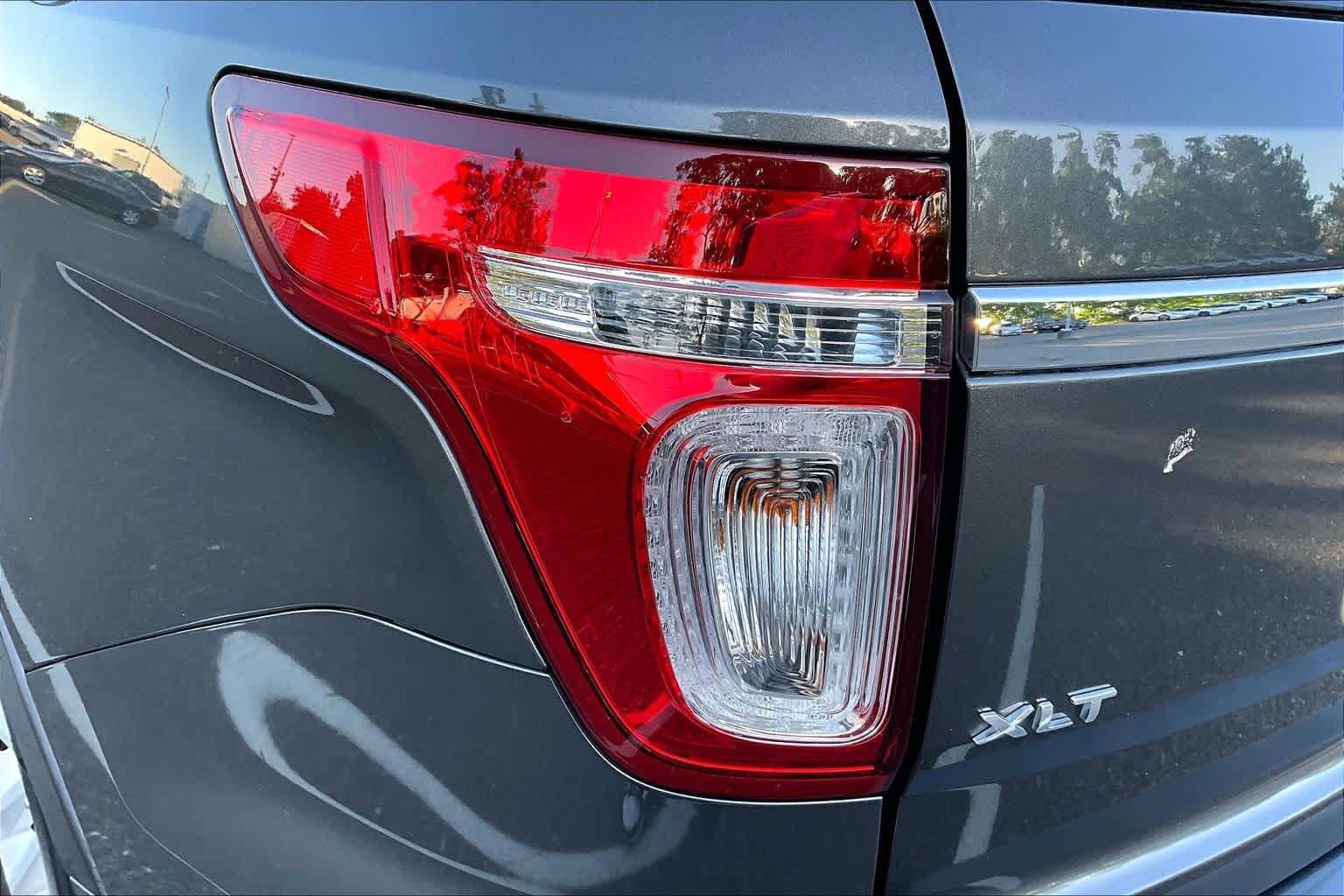 Used 2015 Ford Explorer XLT w/ Equipment Group 202B FWD image 28