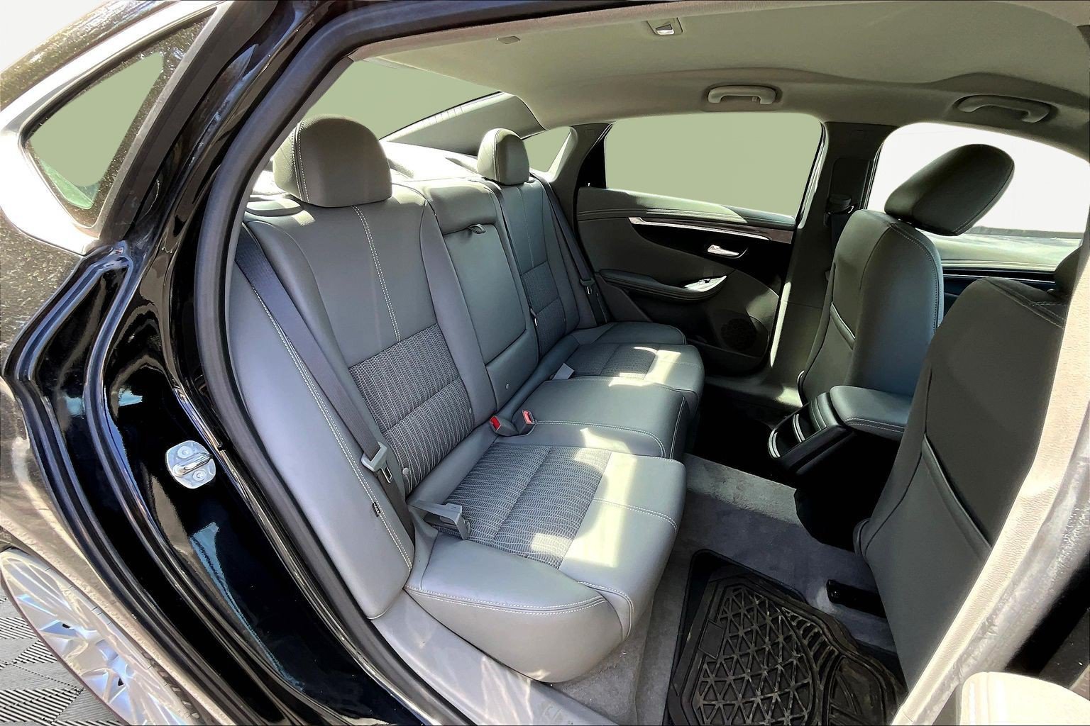 Used 2018 Chevrolet Impala LS FWD image 25
