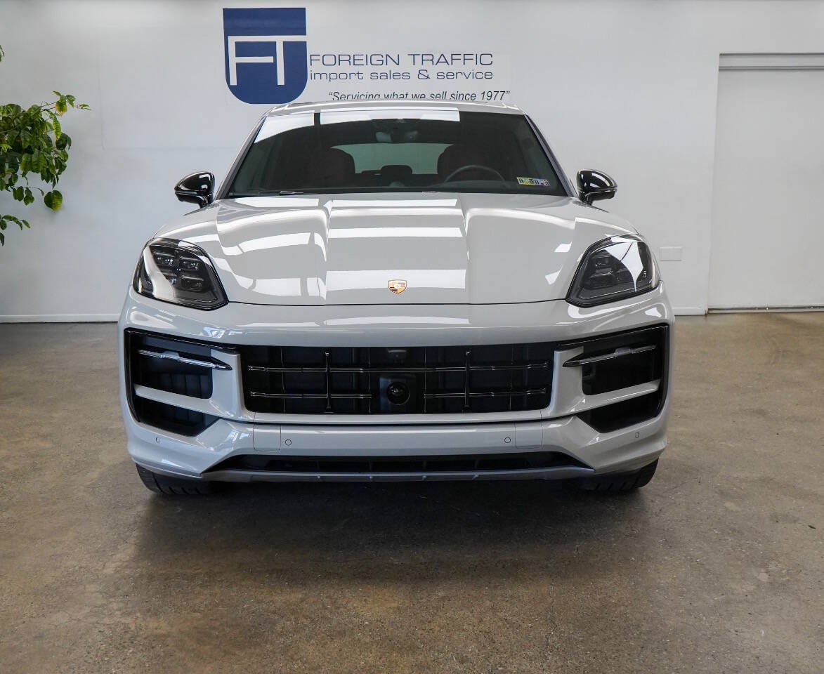 Used 2025 Porsche Cayenne GTS AWD/4WD image 2