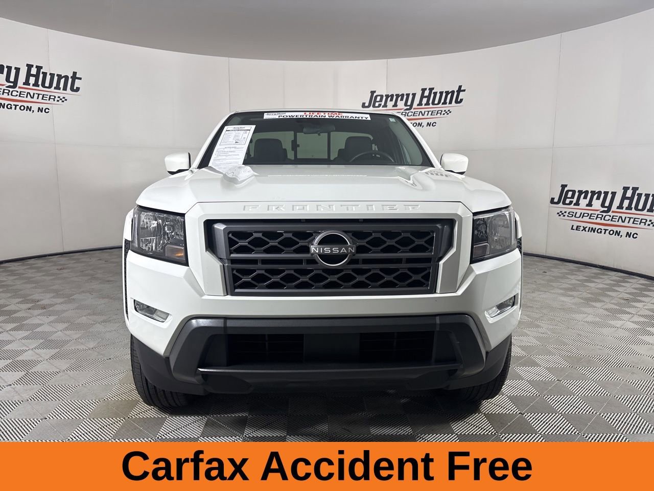 Used 2024 Nissan Frontier SV w/ SV Convenience Package image 3