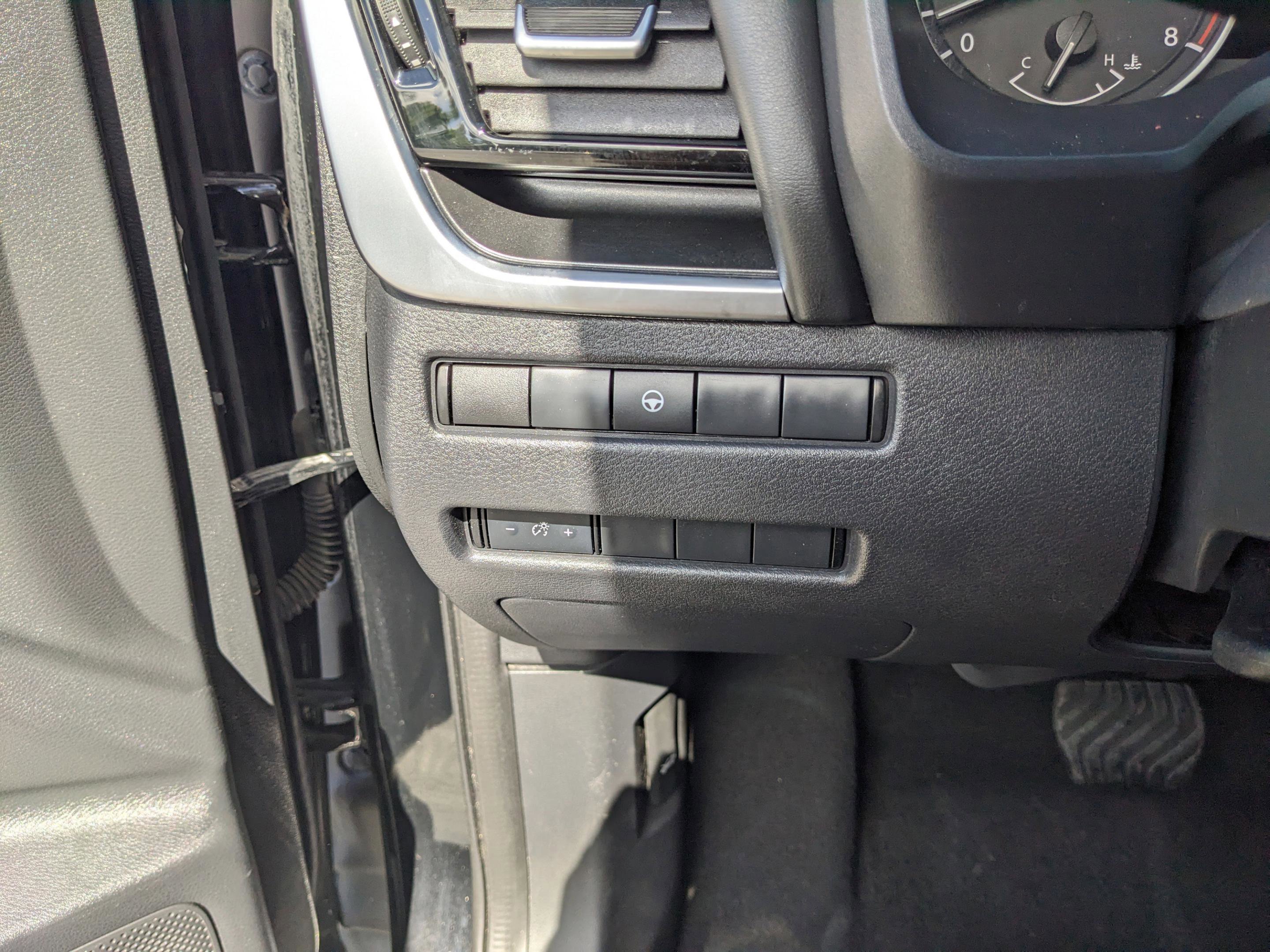 Used 2021 Nissan Rogue SV image 34