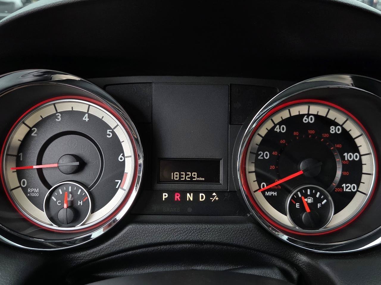 Used 2018 Dodge Grand Caravan SE w/ UConnect Hands-Free Group FWD image 3