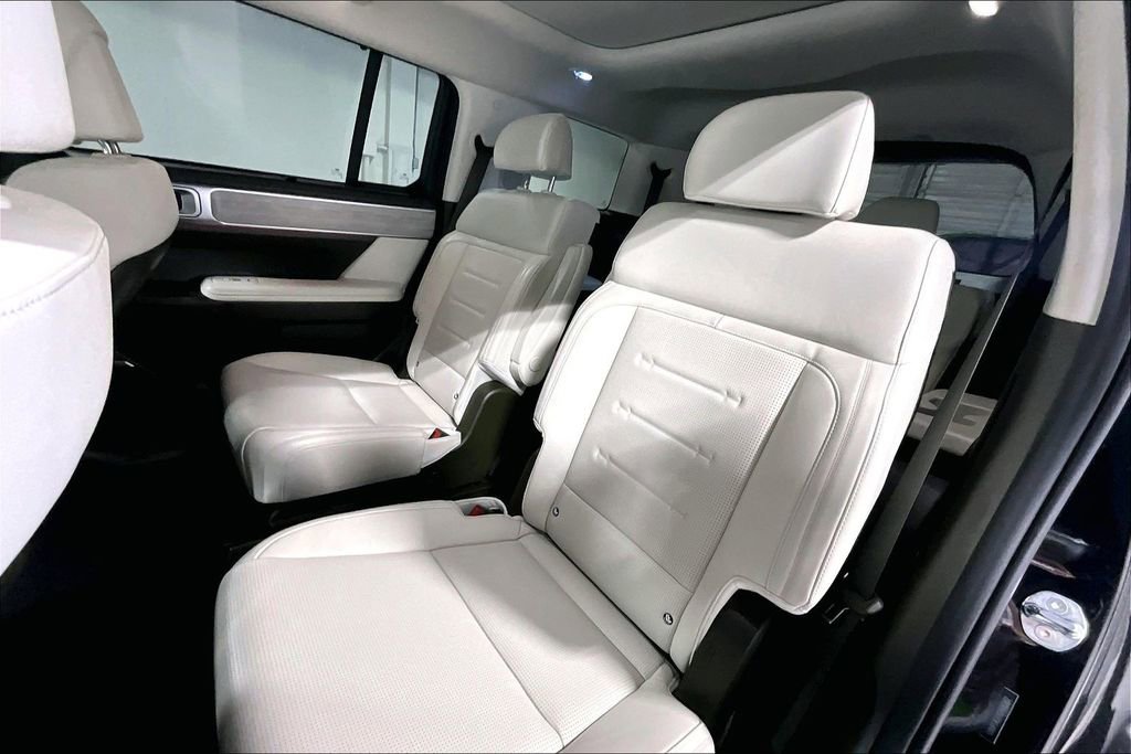 Used 2025 Hyundai Santa Fe Calligraphy image 36