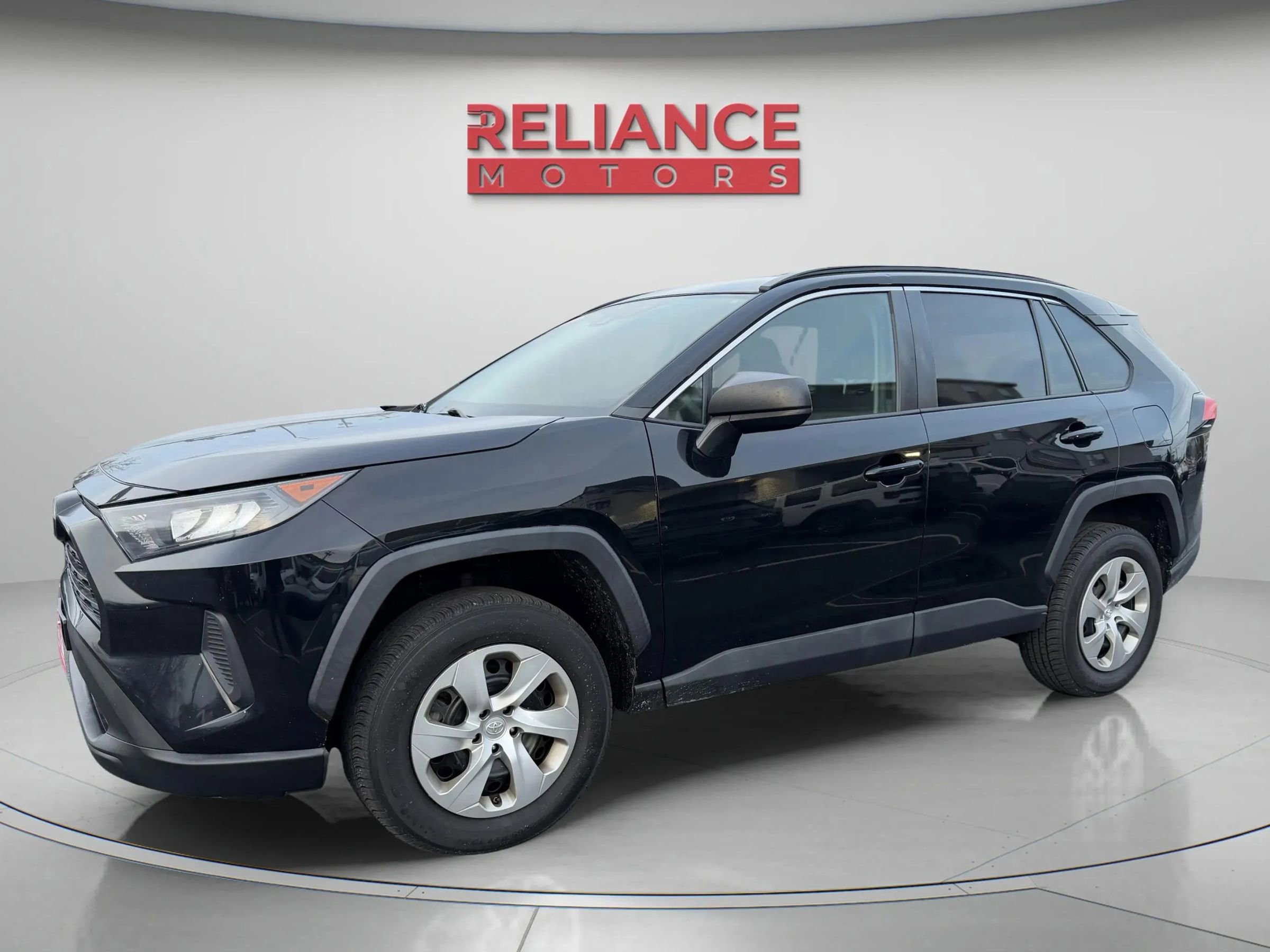 Used 2019 Toyota RAV4 LE image 2