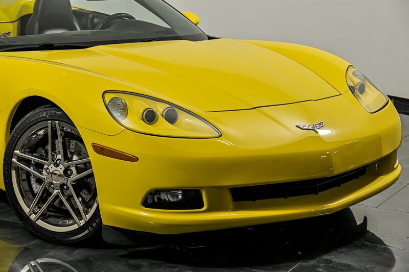 Used 2006 Chevrolet Corvette Convertible w/ Preferred Equipment Group RWD image 2