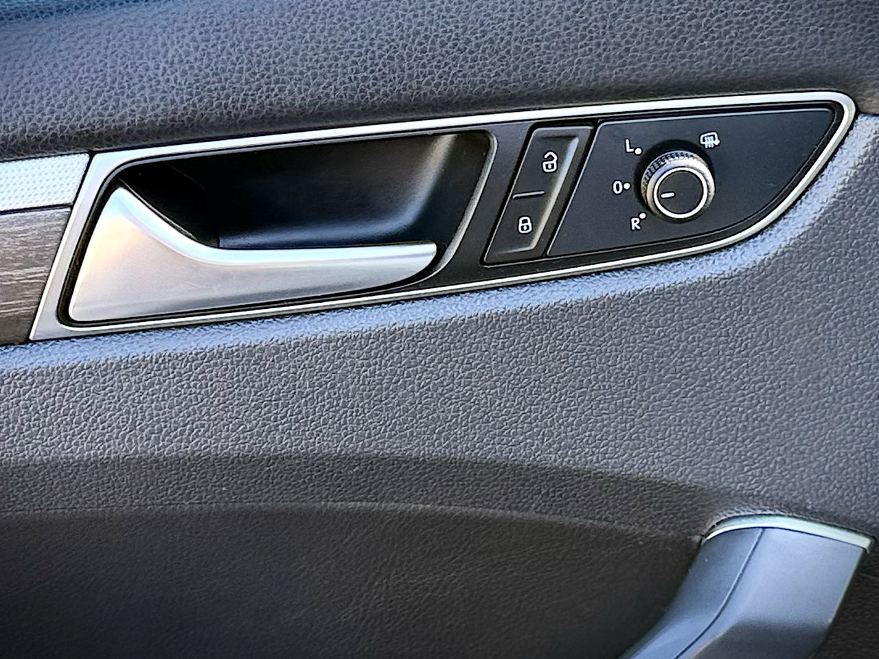 Used 2017 Volkswagen Passat 1.8T SE image 33