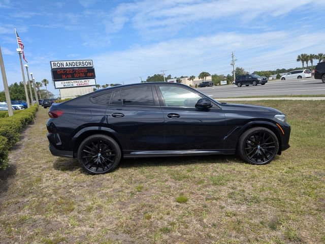 Used 2022 BMW X6 xDrive40i w/ M Sport Package AWD/4WD image 2