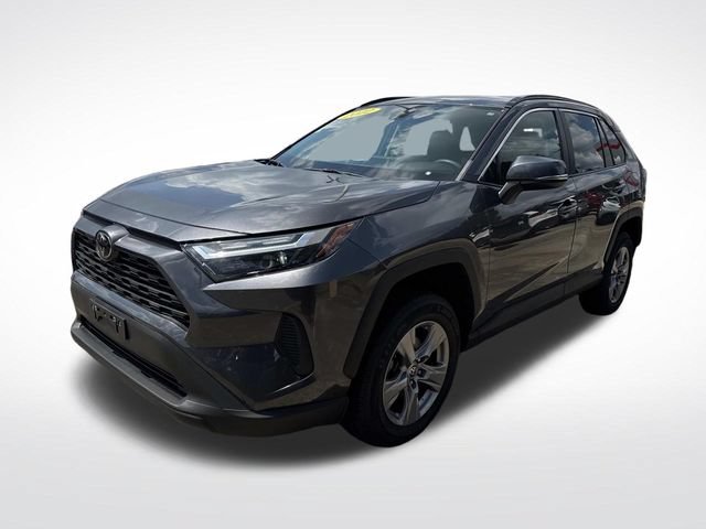 Used 2022 Toyota RAV4 XLE AWD/4WD image 3