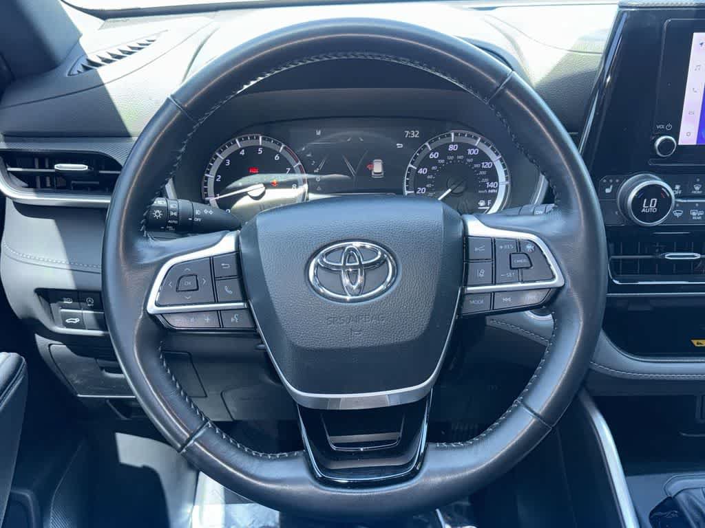 Used 2024 Toyota Highlander XSE FWD image 15
