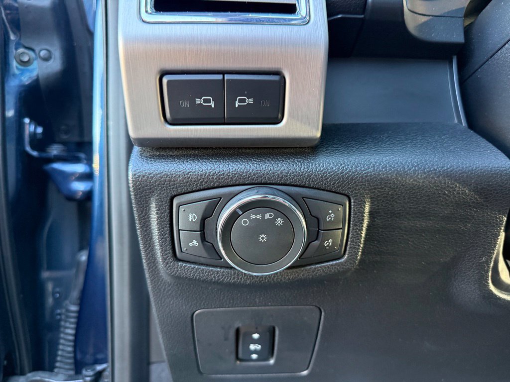Used 2016 Ford F150 Platinum w/ Equipment Group 701A Luxury AWD/4WD image 8