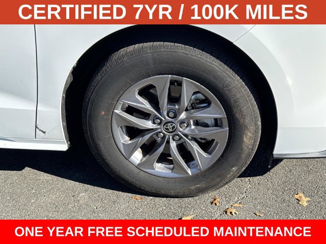 Used 2026 Toyota Sienna LE FWD image 7