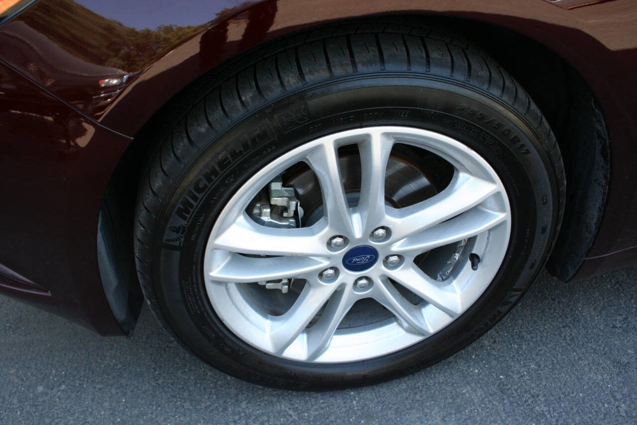 Used 2018 Ford Fusion SE w/ Fusion SE Technology Package FWD image 10