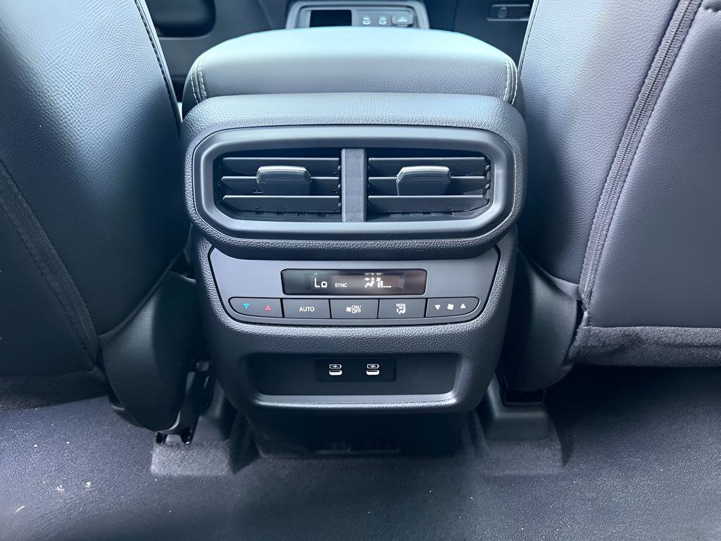 New 2026 Honda Pilot Touring image 13
