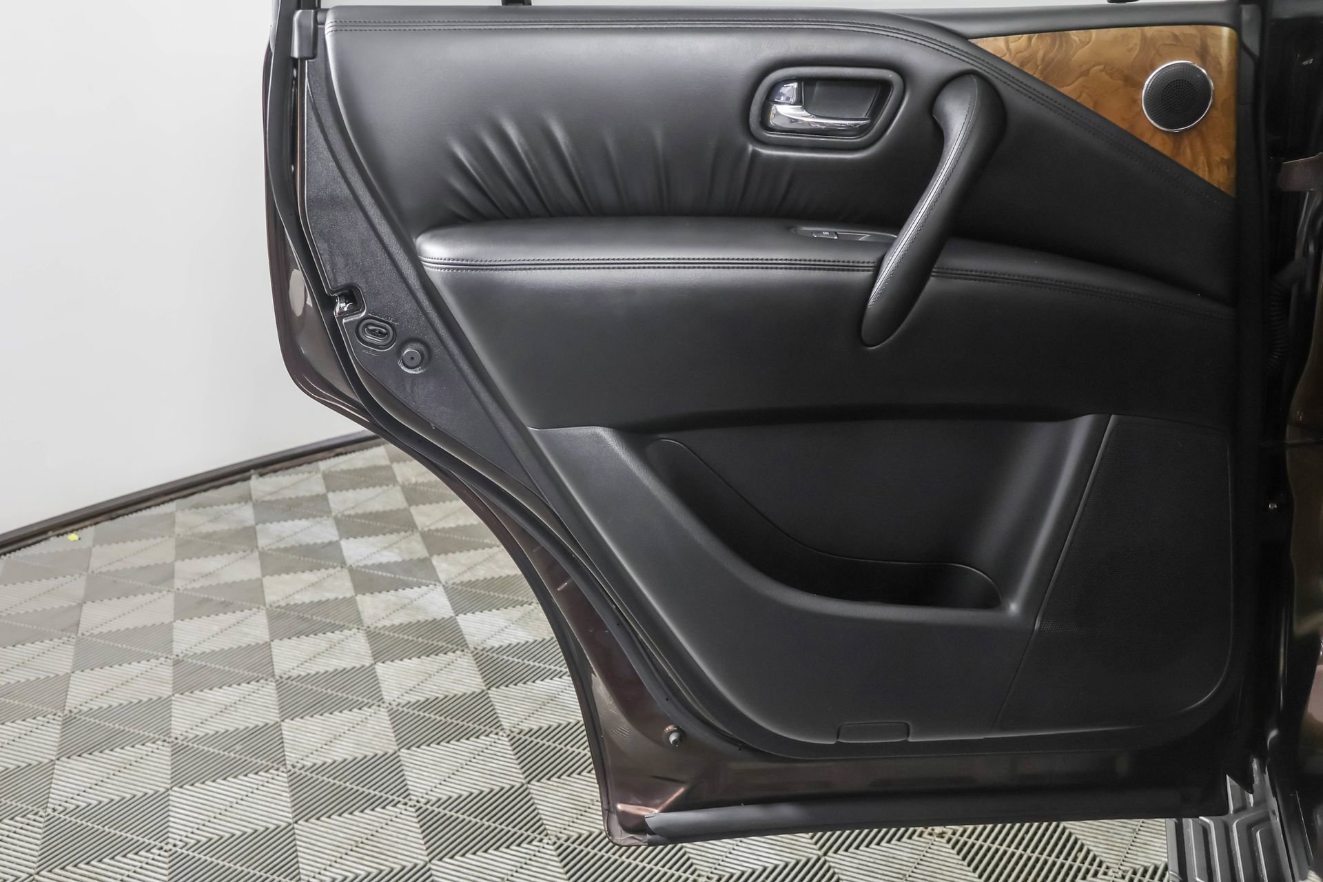 Used 2021 Nissan Armada SL w/ Captain's Chairs Package AWD/4WD image 42