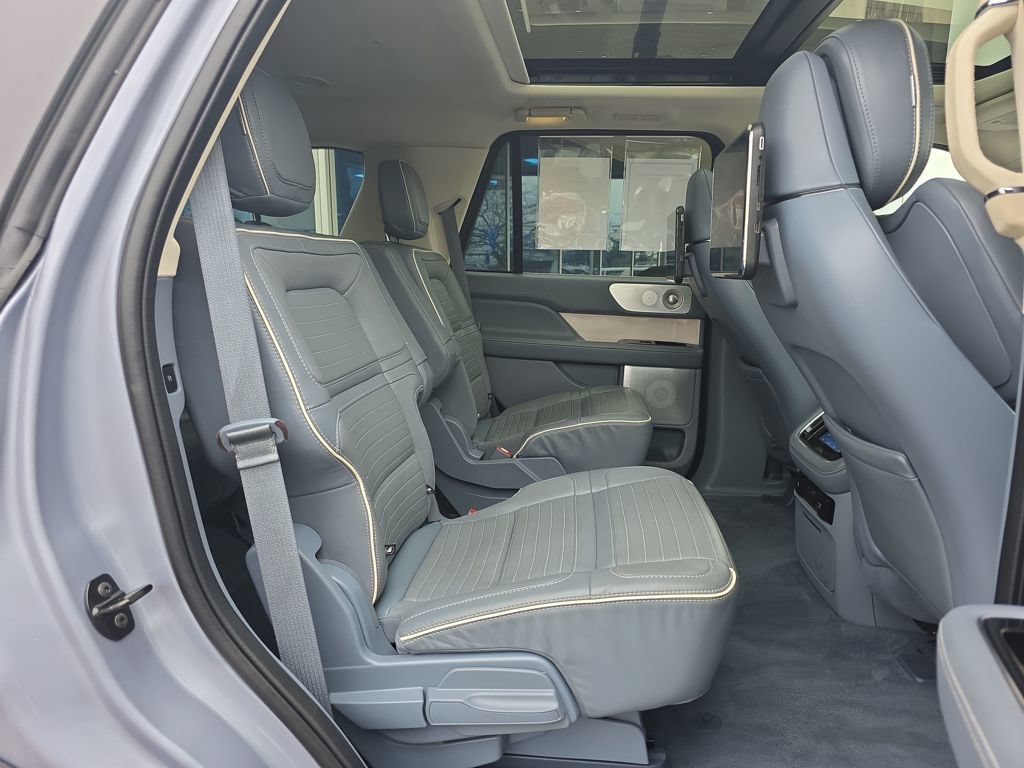 Used 2022 Lincoln Navigator Black Label AWD/4WD image 39