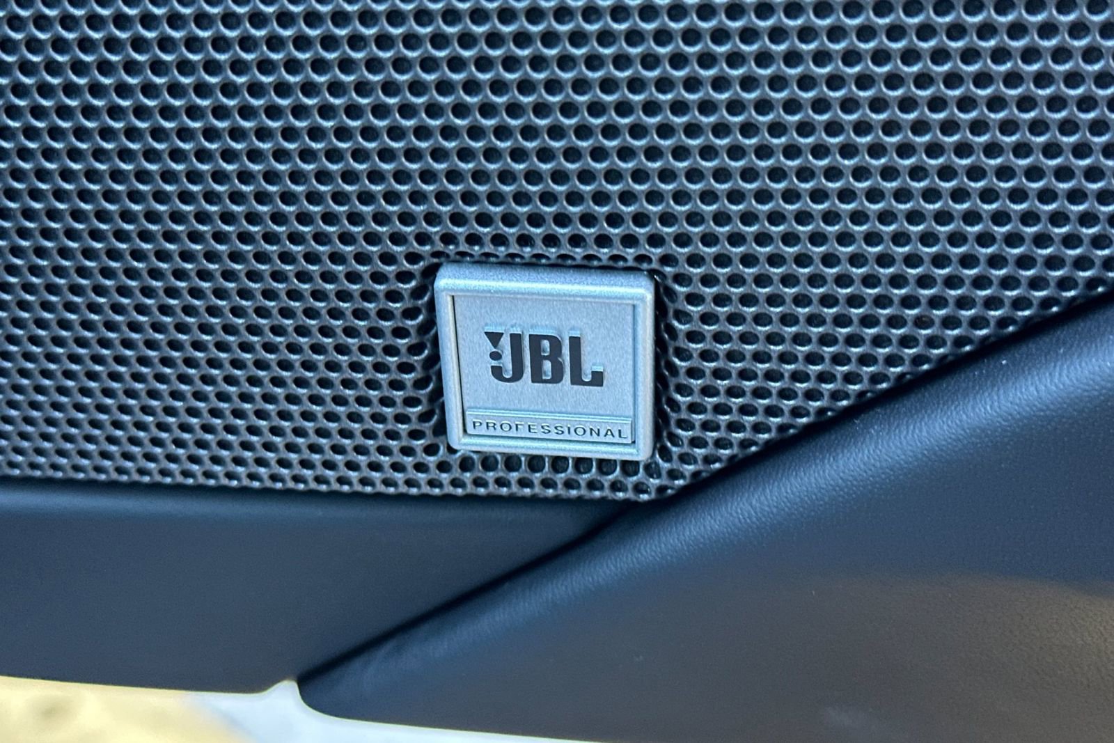 Used 2018 Ferrari 488 Spider image 34