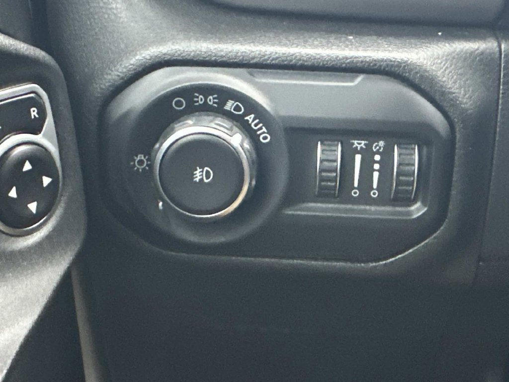 Used 2018 Jeep Wrangler Unlimited Sport S AWD/4WD image 25