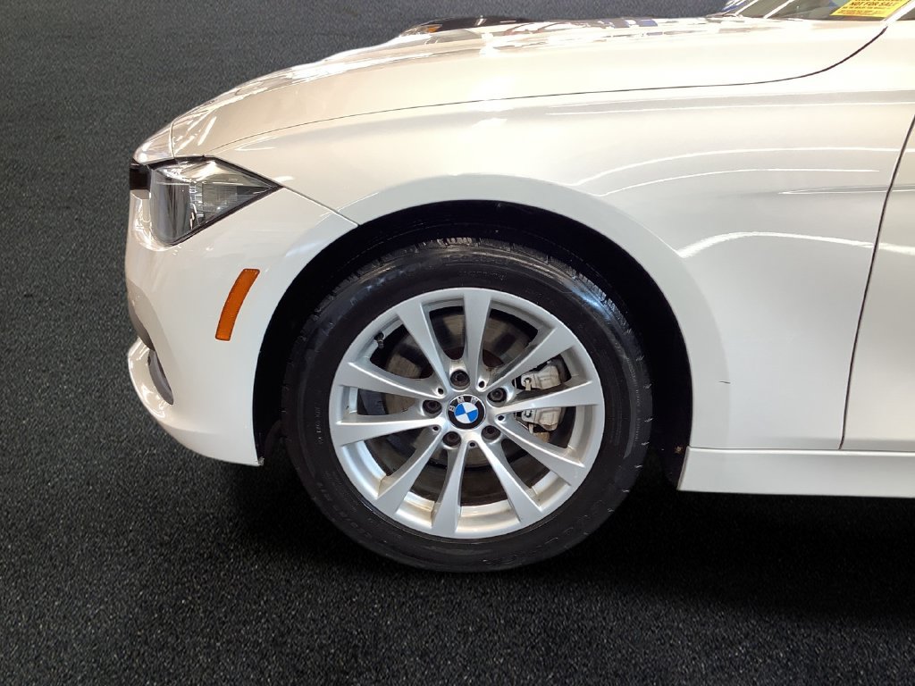 Used 2017 BMW 320i xDrive Sedan AWD/4WD image 26
