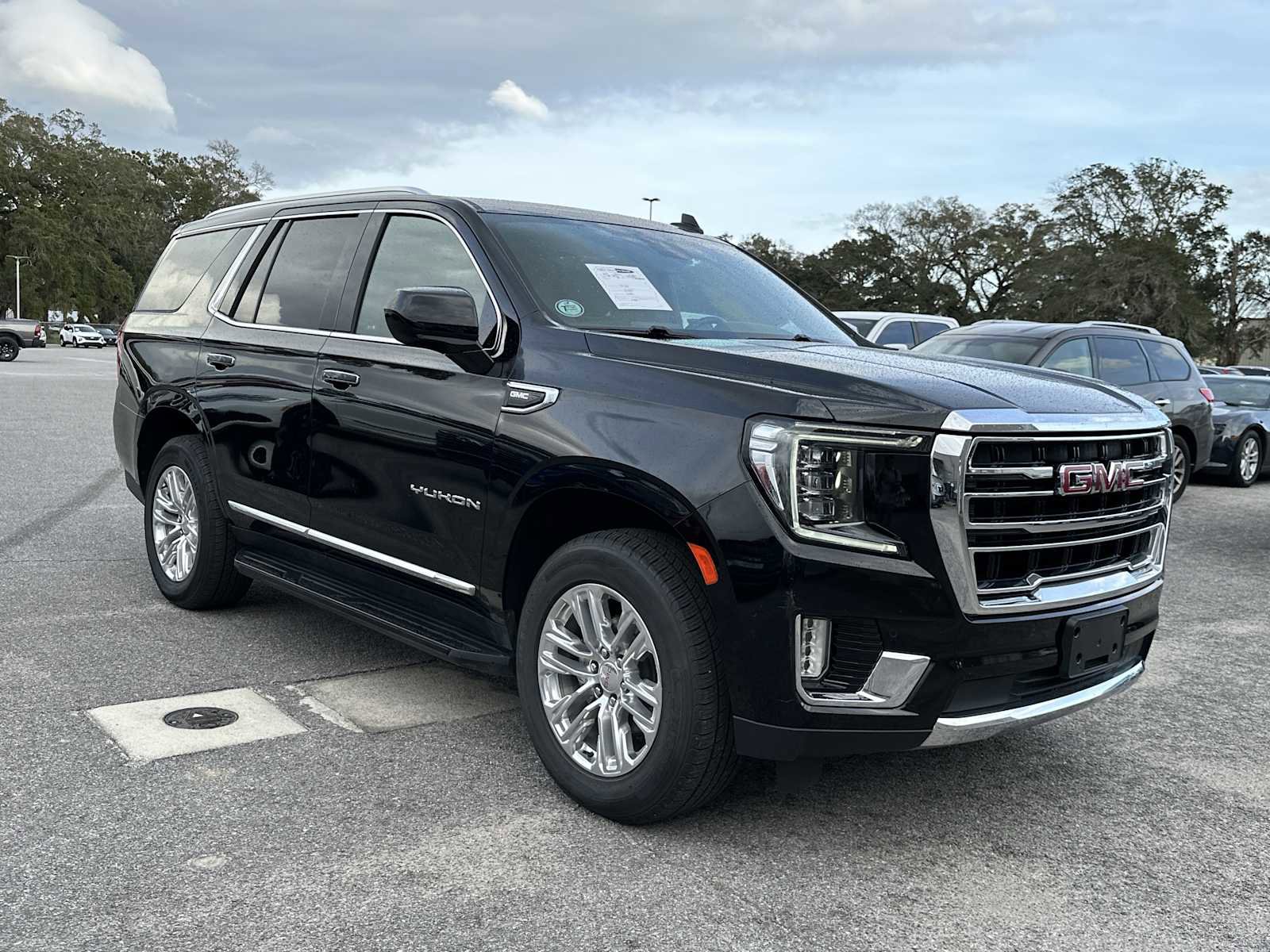 Used 2024 GMC Yukon SLT image 2