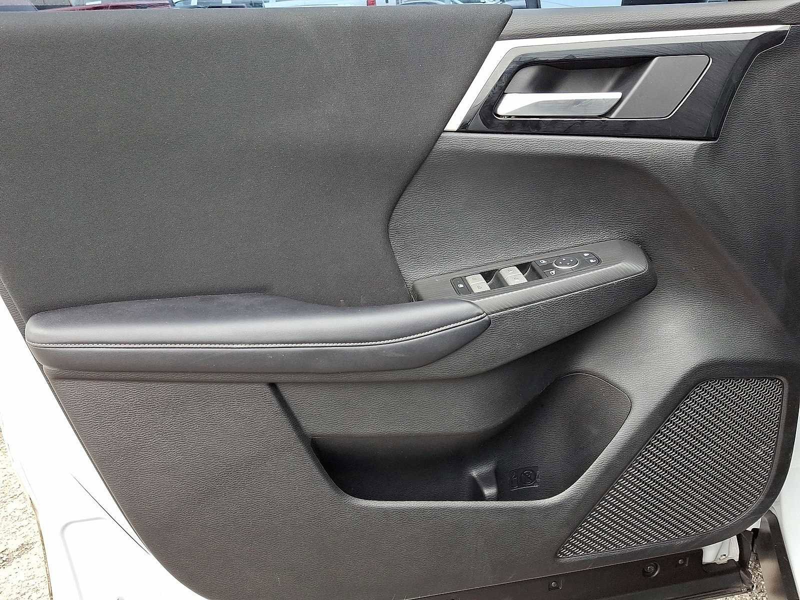 Used 2024 Mitsubishi Outlander ES image 27