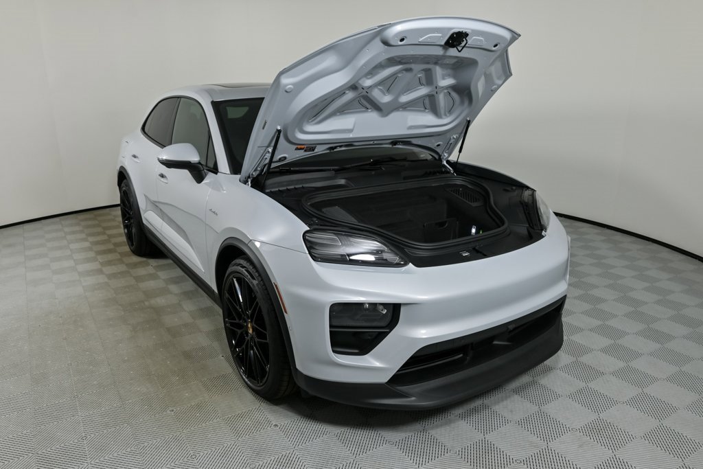 New 2025 Porsche Macan 4 Electric image 34