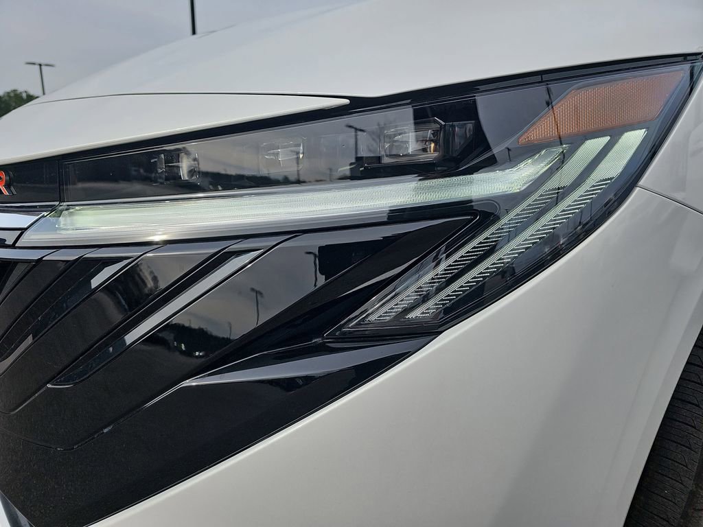 New 2026 Nissan Sentra SR w/ SR Premium Package FWD image 32